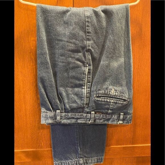 Vintage Levi’s Denim Pleated Dockers. Size 36x32 - Picture 1 of 4